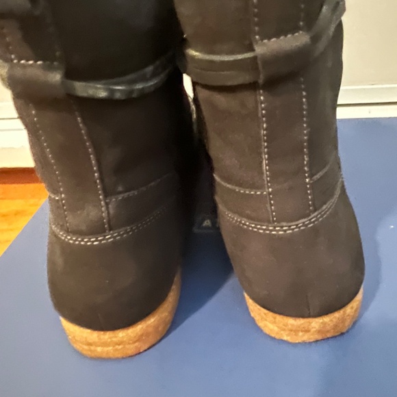 BRAND NEW. WOMENS  ** ATWELL Winter boots 7.  SHEEPSKIN lining - Picture 3 of 5